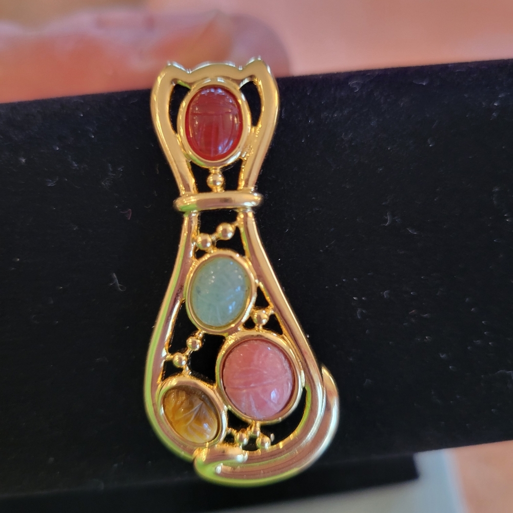 Cat Brooch w/ Scarab Accents ~ Gold-tone Metal ~ Colorful! 1990s(?) ~ Cute! - Picture 6 of 13